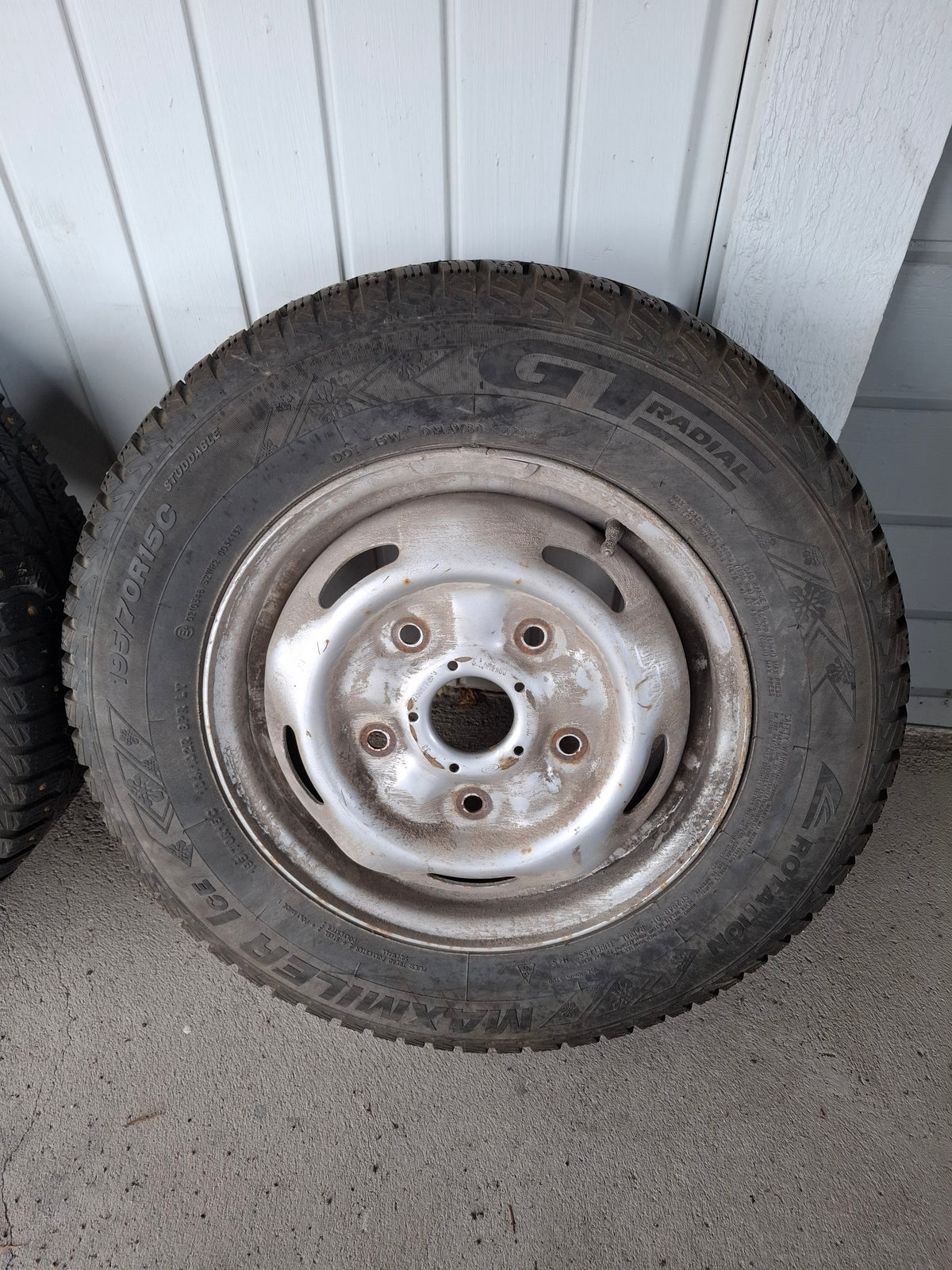 Ford transit kitkarenkaat peltivanteineen