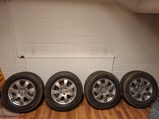 Mercedes-benz Alumiinivanteet nastarenkaineen r17