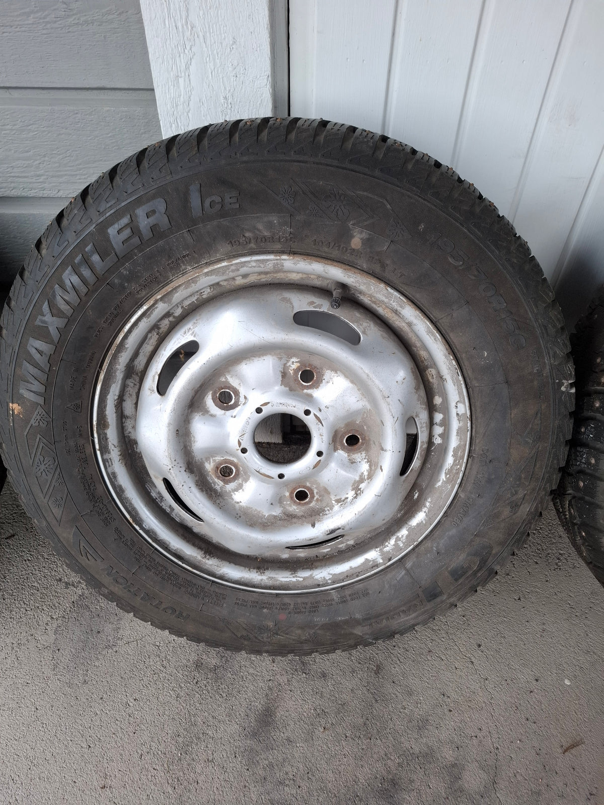 Ford transit kitkarenkaat peltivanteineen